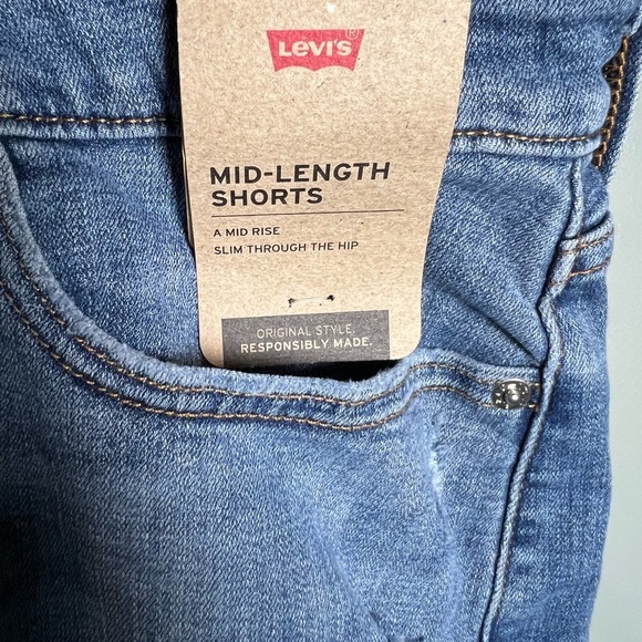 Levi's Blue Jean Shorts Distressed Raw Hem - Picture 4 of 4